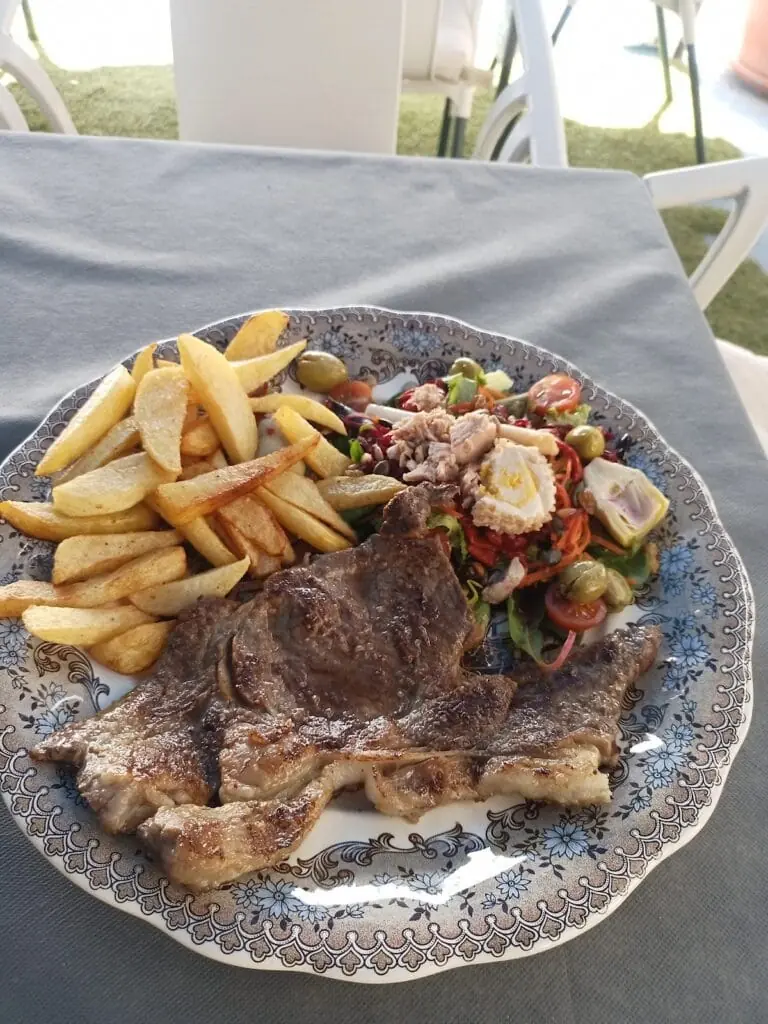 Ambiente de playa en Chiringuito ELAYNE, km 13 La Manga