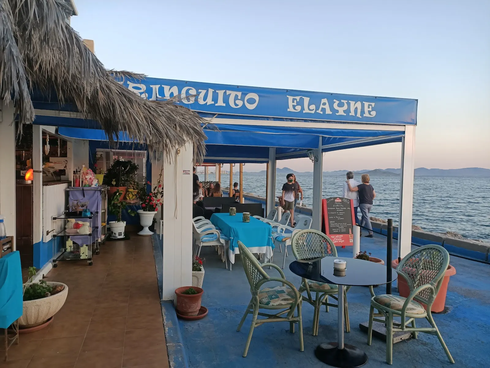 Terraza de Chiringuito ELAYNE en el Puerto Tomás Maestre