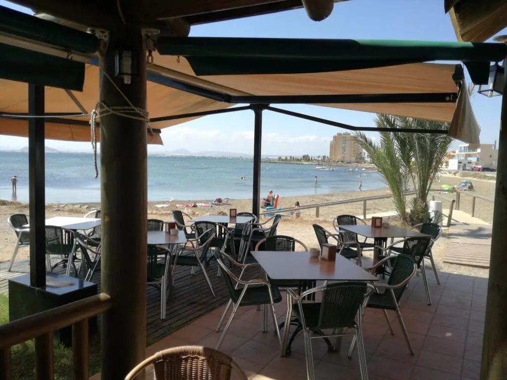 Terraza de Chiringuito Estació Playa en el km 14 de La Manga