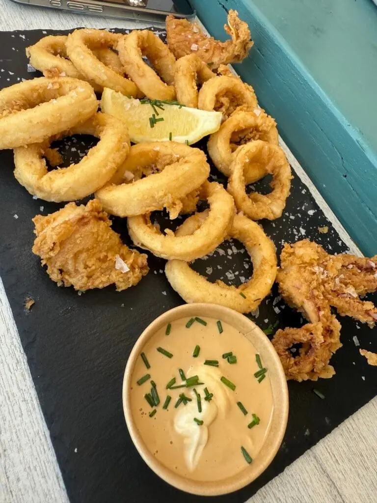 Plato de arroz en Chiringuito Mangata