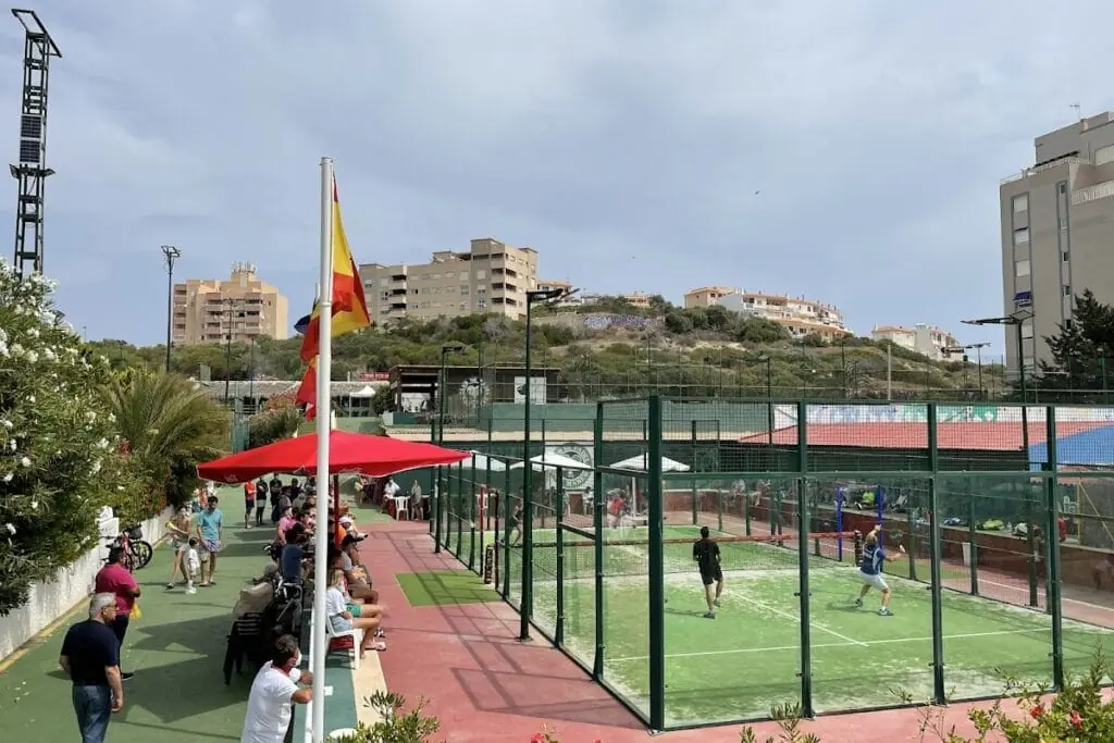 Pistas de pádel de Club Padel Dos Mares Galmaq en La Manga