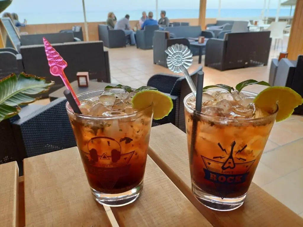 Cóctel servido en Coctelería Chibichanga, La Manga