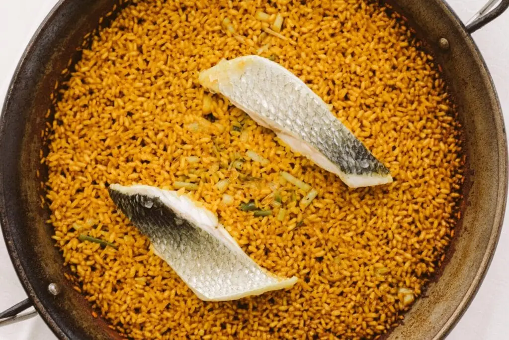 Arroz con pescado de la carta de Collados Beach