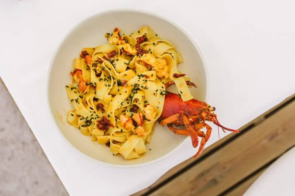 Plato de pasta con marisco de Collados Beach