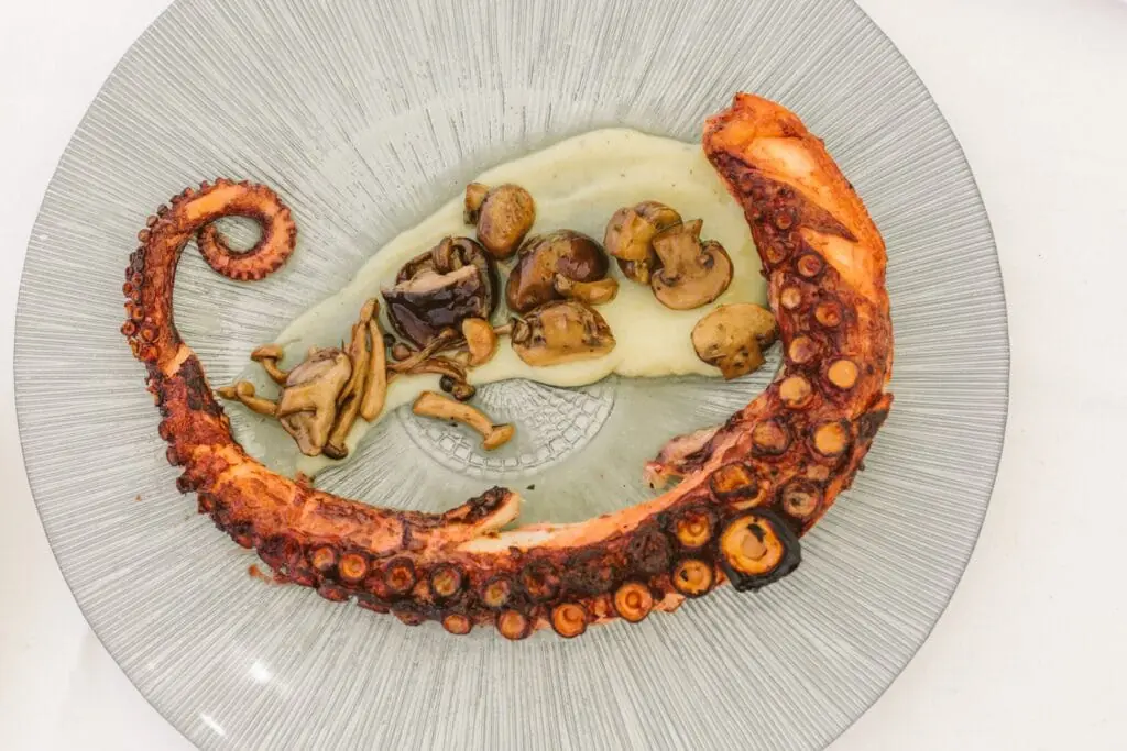 Plato de pulpo de la cocina de Collados Beach en La Manga