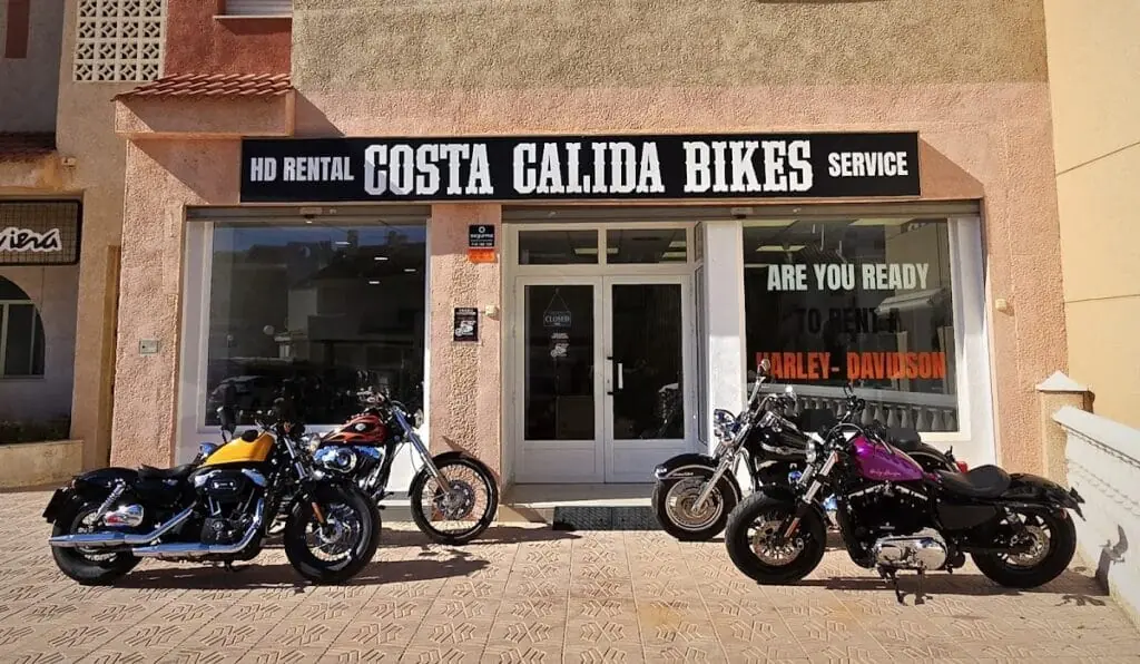 Motocicleta Harley-Davidson de alquiler de Costa Cálida Bikes, La Manga