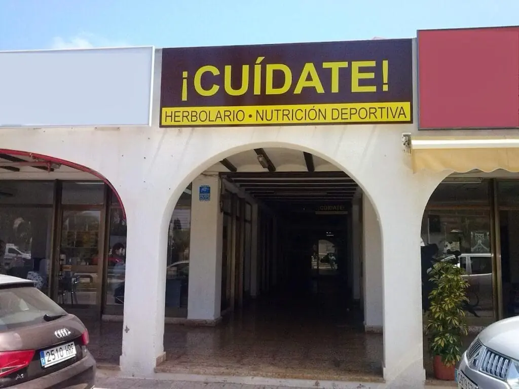 Front of ¡Cuídate! Herbolario y Nutrición Deportiva in Centro Comercial Mangamar