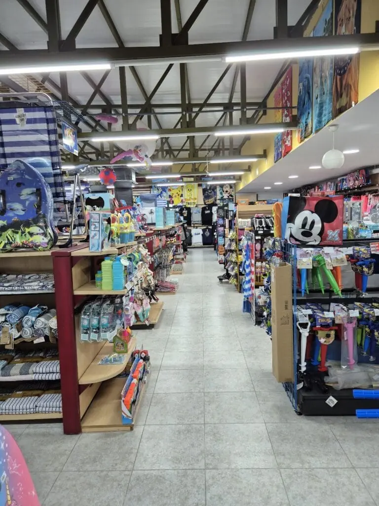 Interior de la tienda D’Costa en La Manga