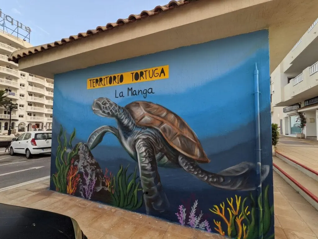 Mural exterior de Don Papeo en La Manga