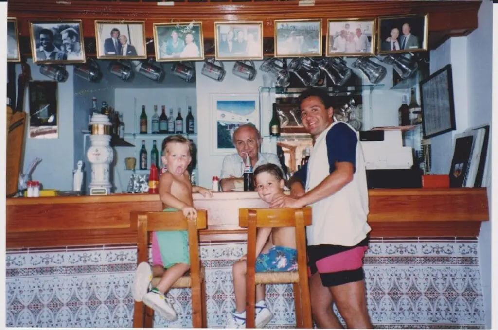Imagen hist?rica de la familia de El Bistro en Bellaluz
