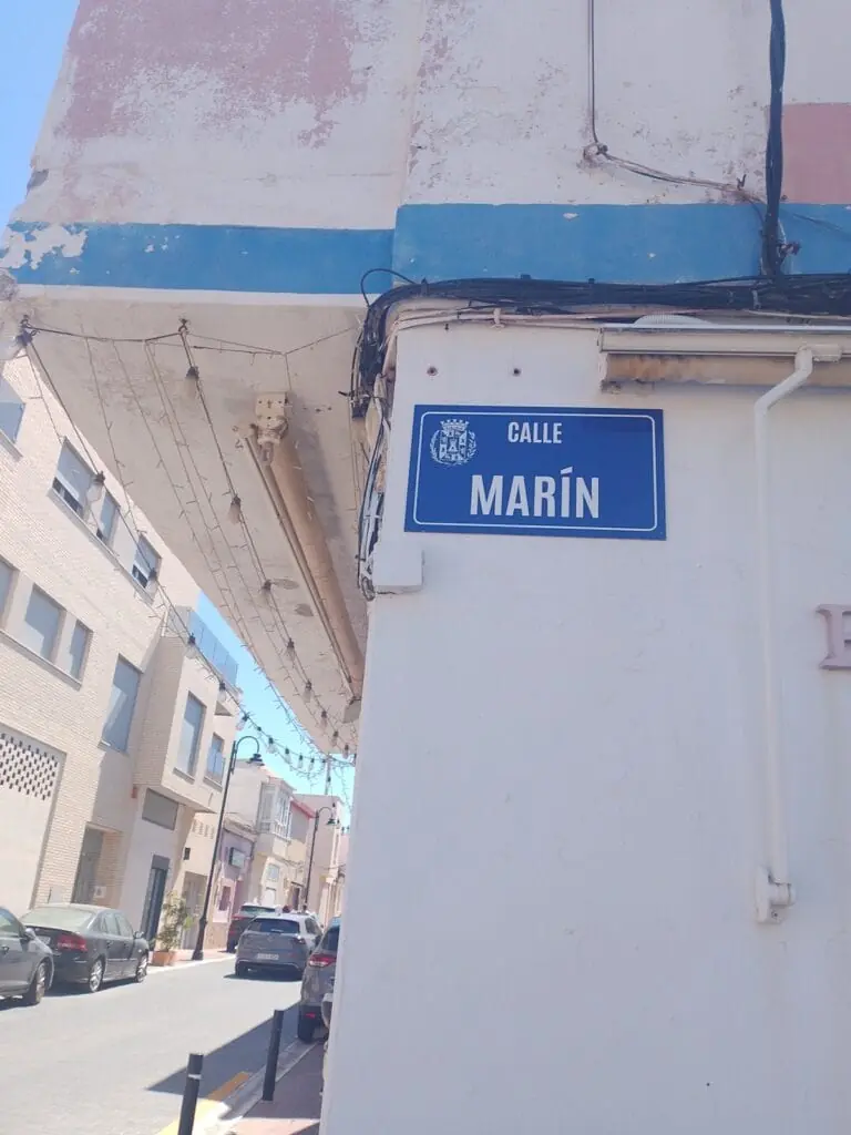 Fachada de El Cabo en Plaza Virgen del Mar