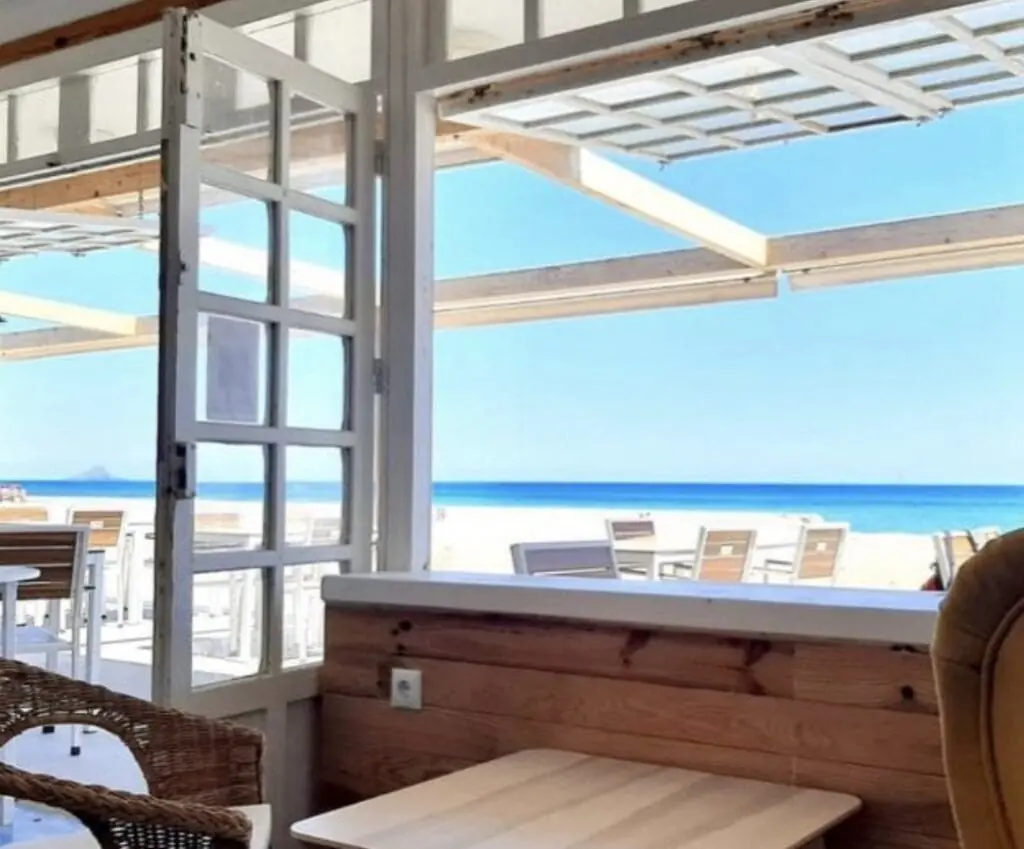 Terraza de El Nido en primera línea de mar