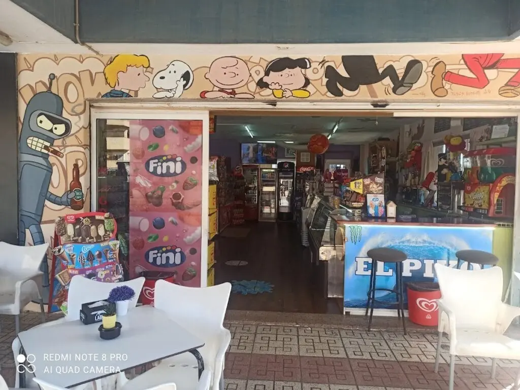 Chucherías en la tienda El Piko, La Manga