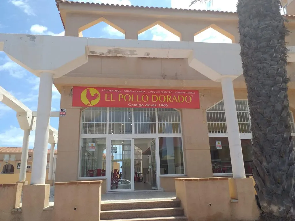 Local de El Pollo Dorado en Cavanna, La Manga