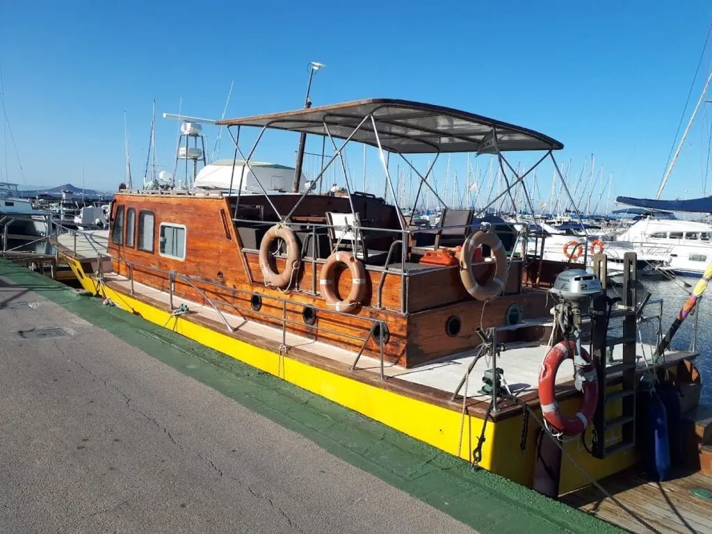 Clase de vela en el Club Náutico Los Nietos