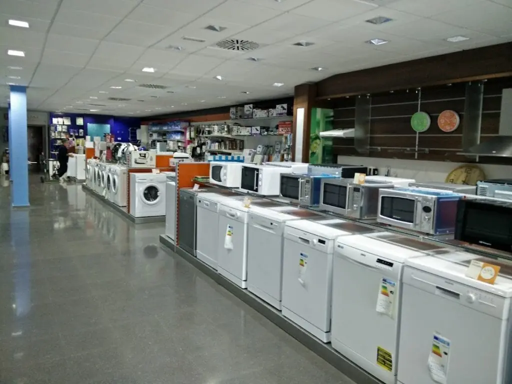 Interior de la tienda Expert Alttamar
