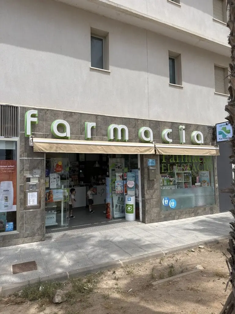 Fachada de Farmacia El Estacio Carlos Ayuso en La Manga