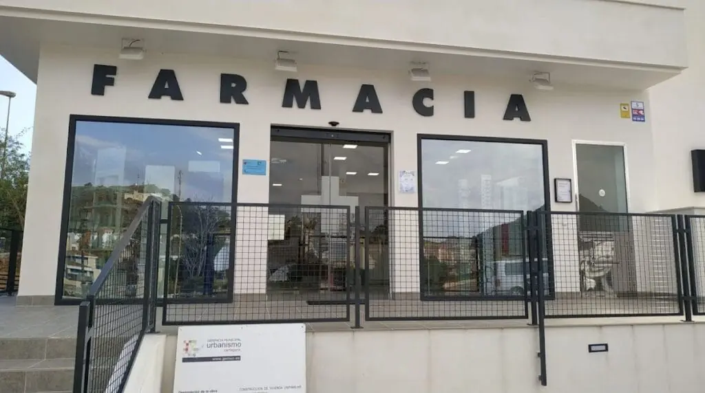 Fachada de Farmacia La Manga Club en La Manga Club
