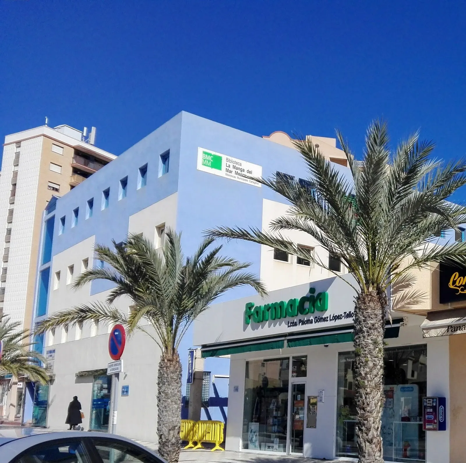 Sección de parafarmacia en Farmacia Paloma Gómez López-Tello