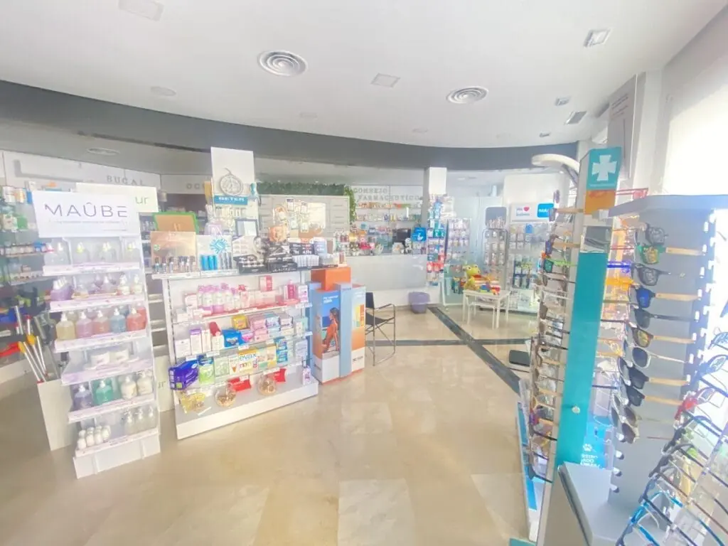 Escaparate de Farmacia Zoco La Manga