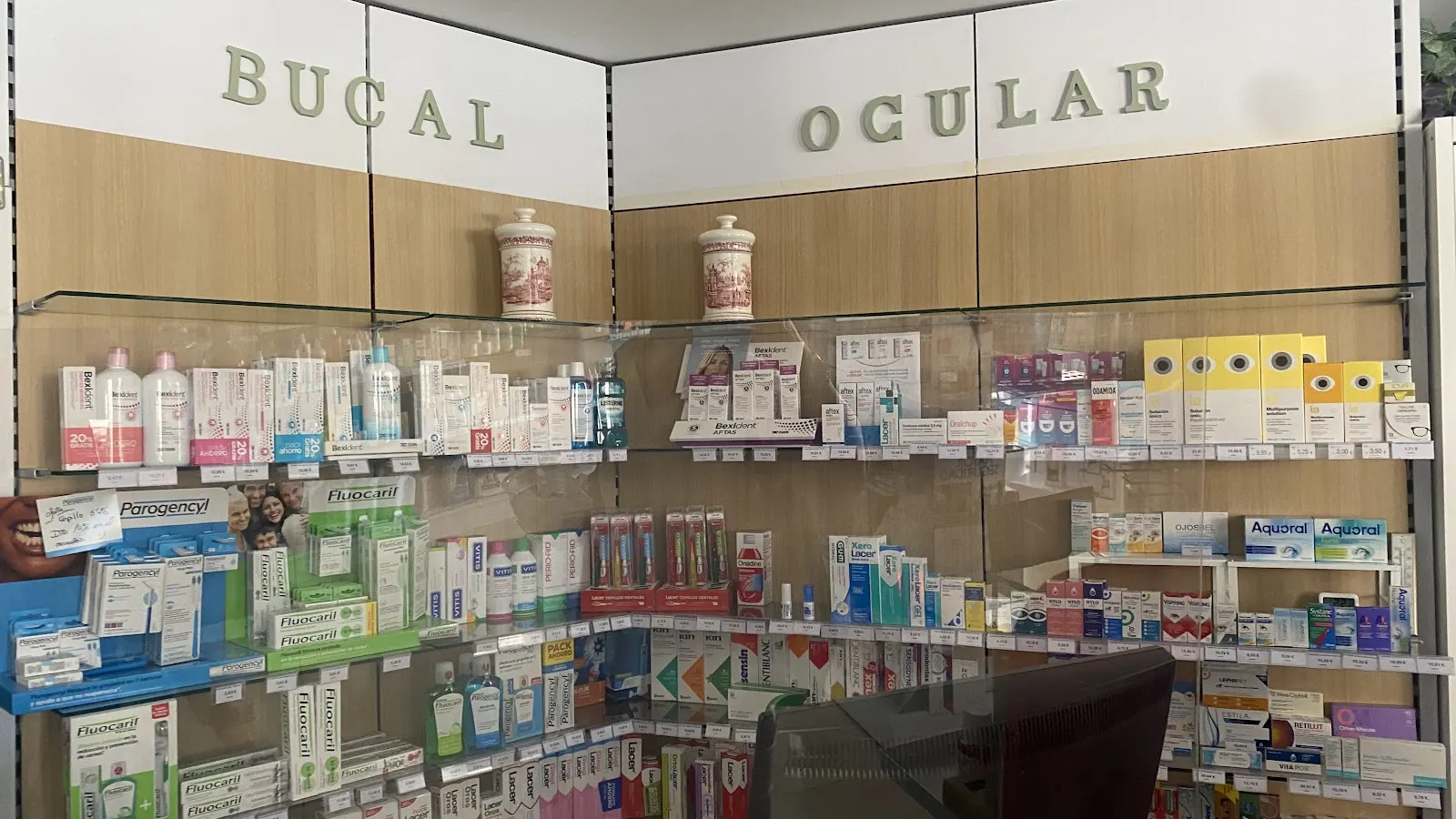 Entrada de Farmacia Zoco La Manga en el Centro Comercial El Zoco
