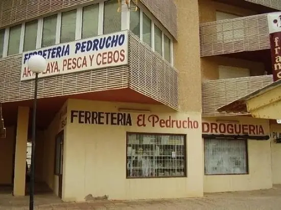 Local de Ferretería El Pedrucho en el km 8 de La Manga