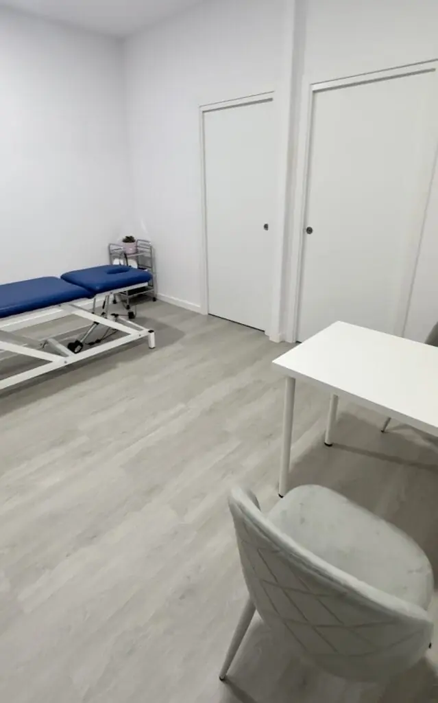 Sala de tratamiento de Fisioterapia y Masaje La Manga FM en La Manga