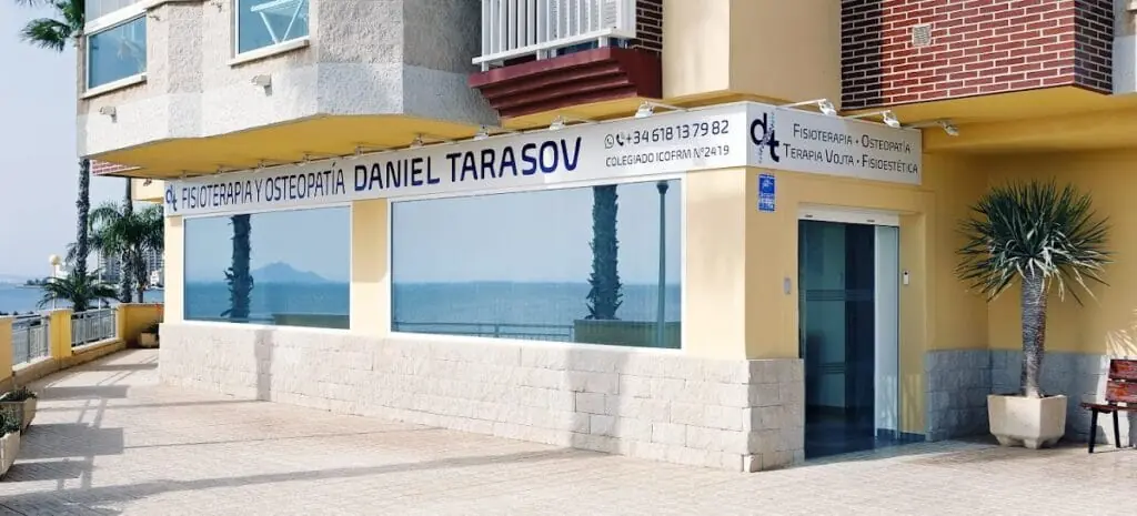 Sesión de osteopatía en Fisioterapia Daniel Tarasov, La Manga