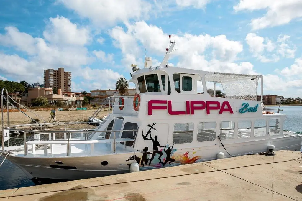 Lancha de Flippados navegando en Cabo de Palos