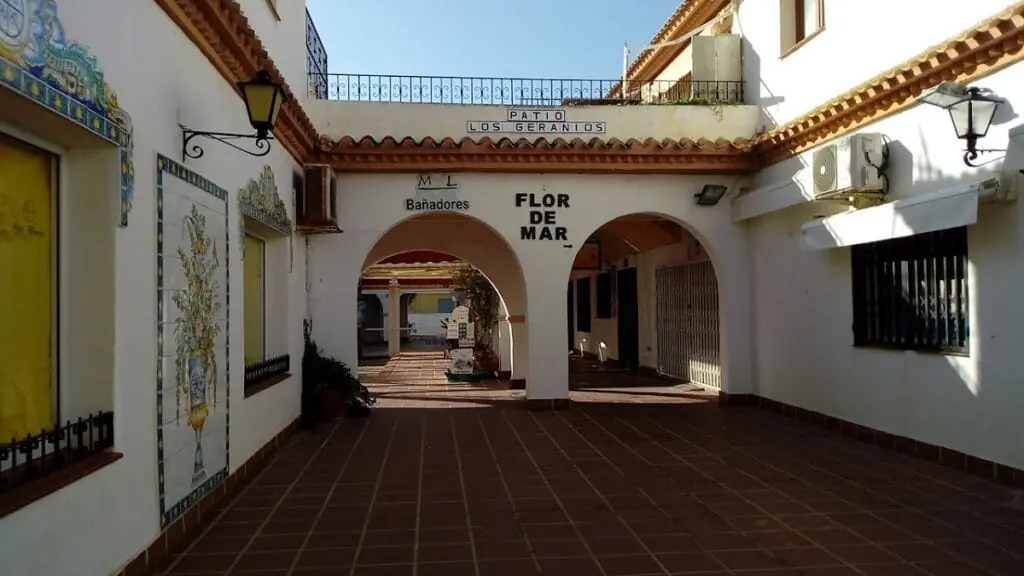 Interior de Flor de Mar en el Zoco Alcazaba, La Manga del Mar Menor