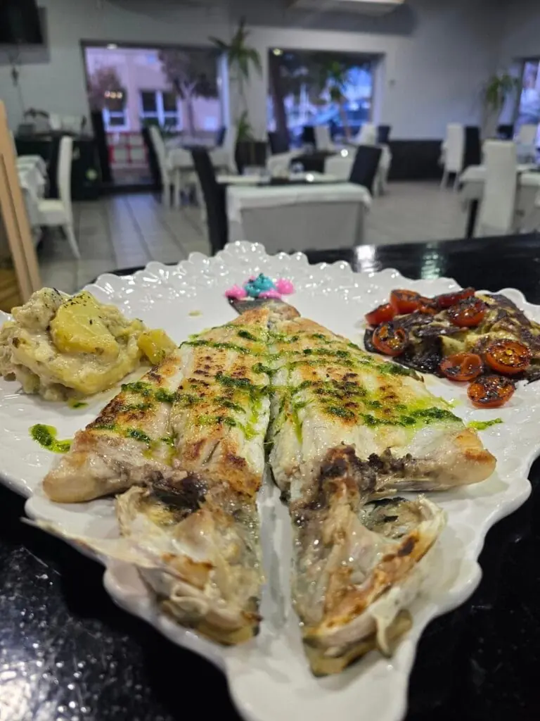 Freiduria Mar Menor en La Manga del Mar Menor: plato de pescado