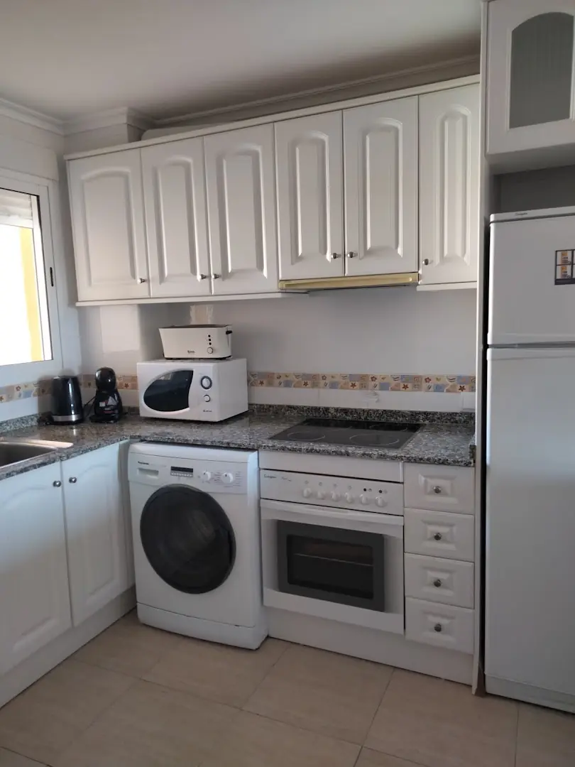 Cocina reformada en una vivienda mantenida por Manga Clean