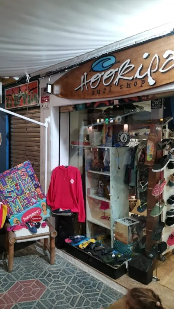 Fachada de Hookipa en Plaza Bohemia, La Manga