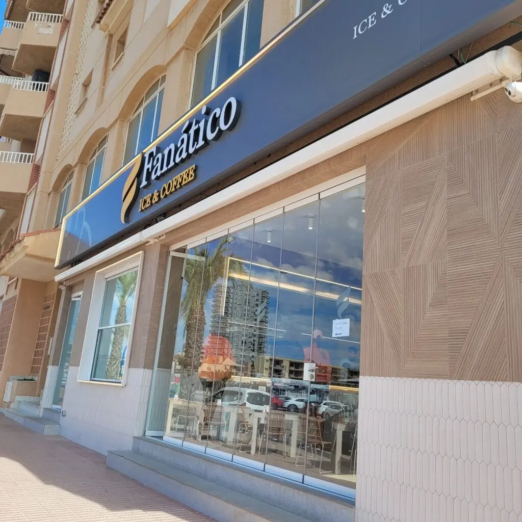 Desayuno de Ice Fanático en Avenida Copacabana, La Manga