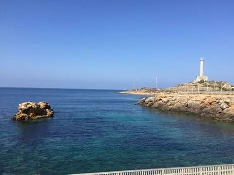 Vista del Faro de Cabo de Palos desde el mar, cerca de Inmobiliaria Abacasa