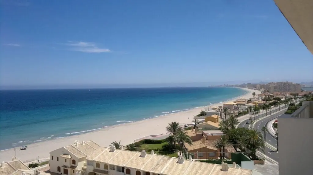 Vista al mar desde una de las propiedades gestionadas por Inmobiliaria Mavina, La Manga