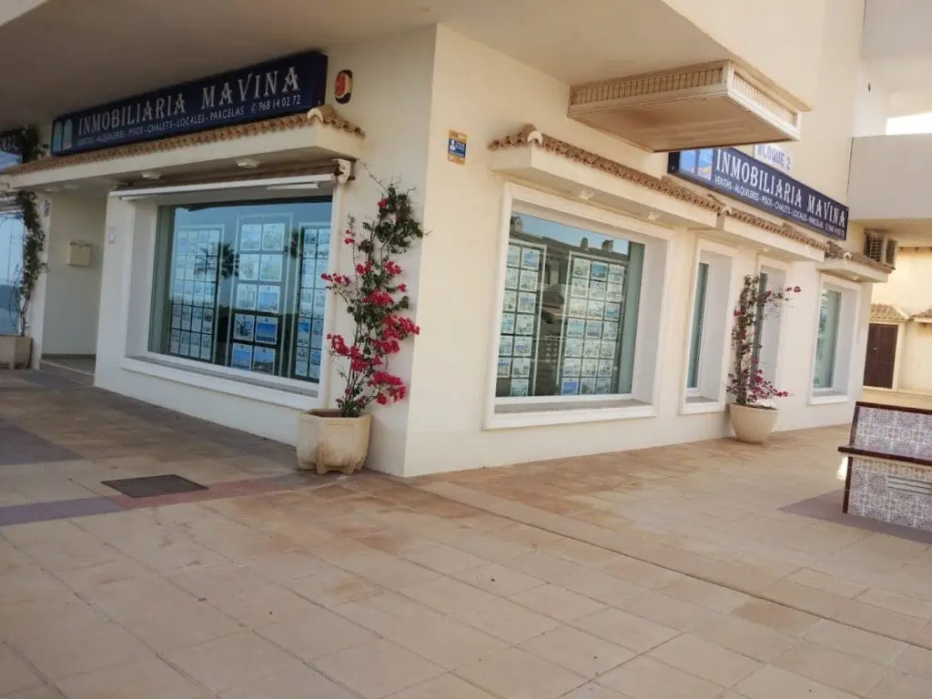Oficina de Inmobiliaria Mavina en la Urbanización Villa Morena