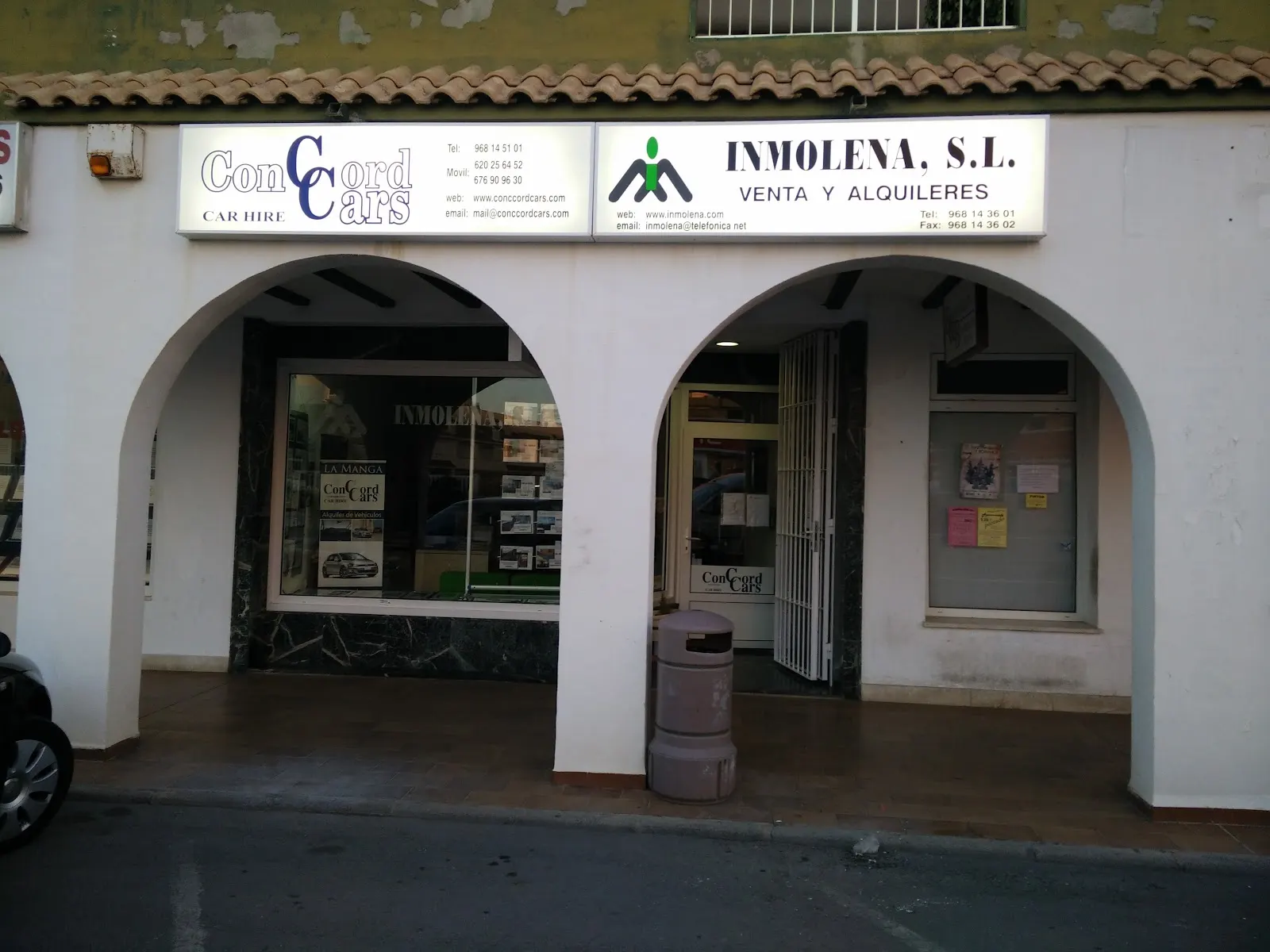 Fachada de la oficina de Inmolena en el Edificio Zambra, La Manga