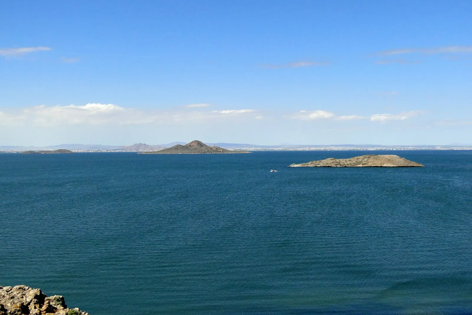 Acceso a pie a la Isla del Ciervo con marea baja, La Manga