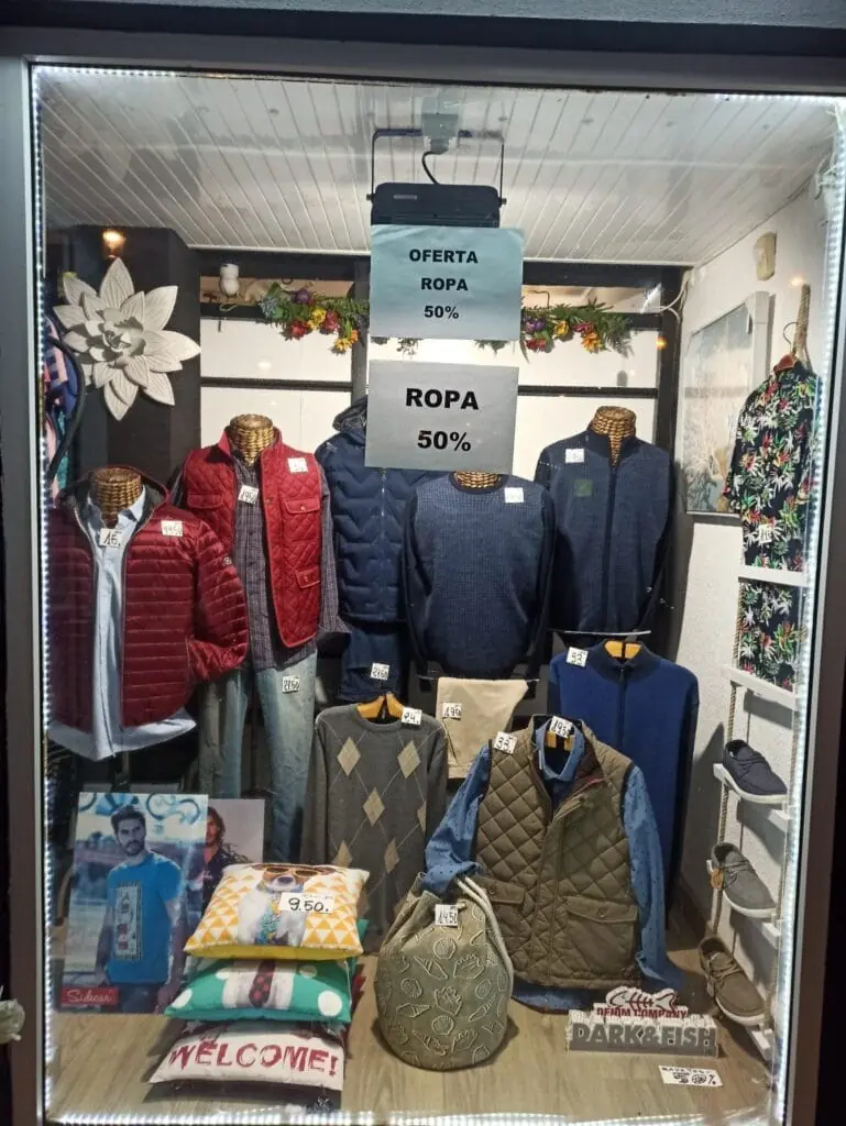 Fachada de Boutique JC en Plaza Bohemia, La Manga