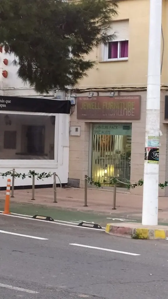 Sofá de la marca Fama en JewellFurniture, Los Belones