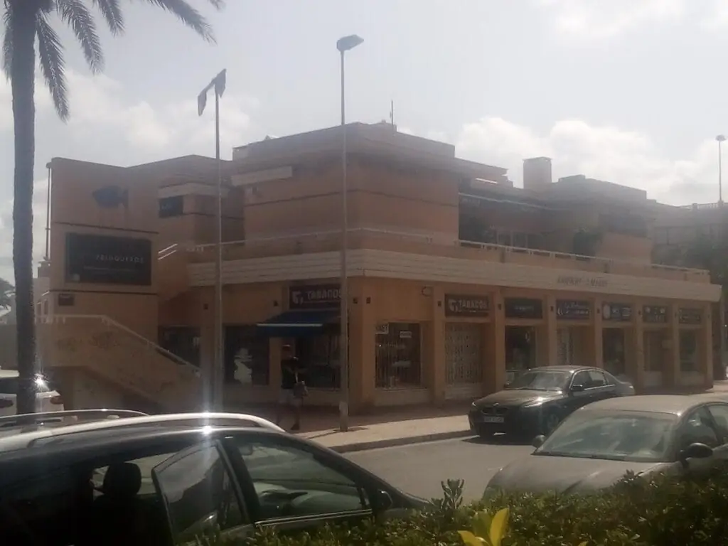 Interior de Juan Peluqueros en La Manga