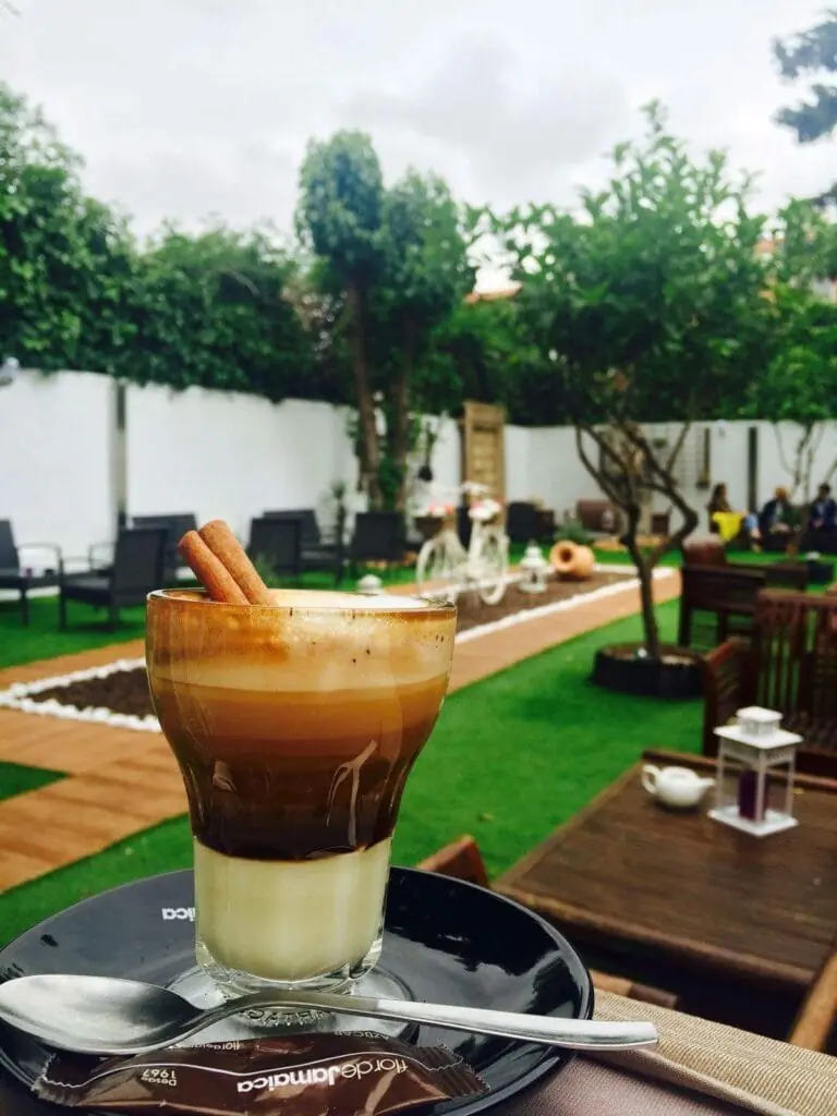 Terraza de Kaizen Beach en La Manga