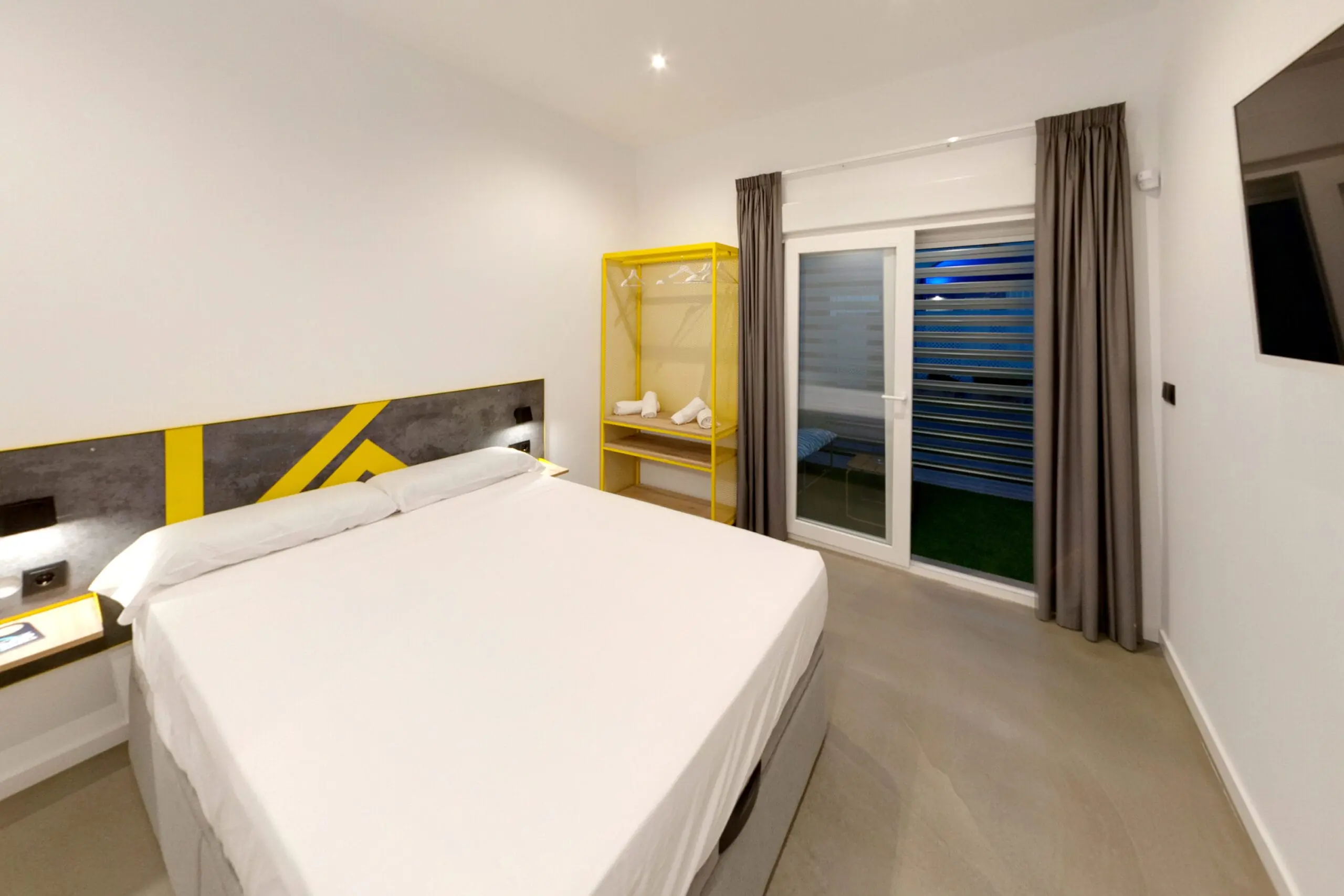 Fachada de Konk Hostel, Edificio Stella Maris, La Manga