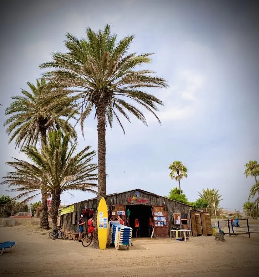 Alumnos de KSURF La Manga en Playa Honda