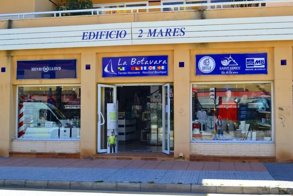 Fachada de La Botavara en Plaza Bohemia, La Manga