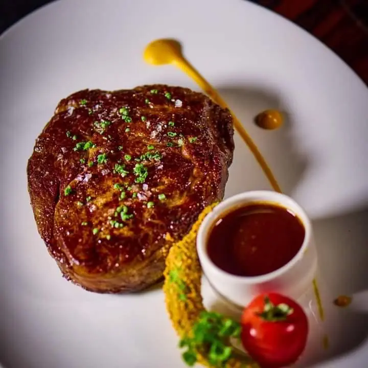 La Finca en La Manga del Mar Menor: plato de carne