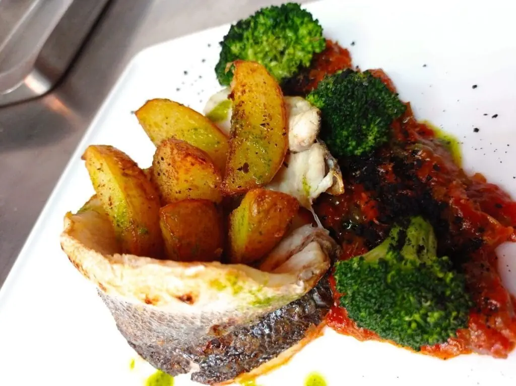 La Finca en La Manga del Mar Menor: plato de pescado