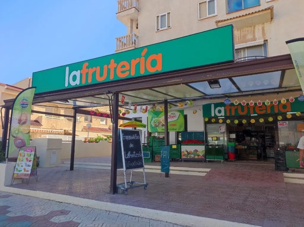 Fachada de La Frutería en la Gran Vía de La Manga