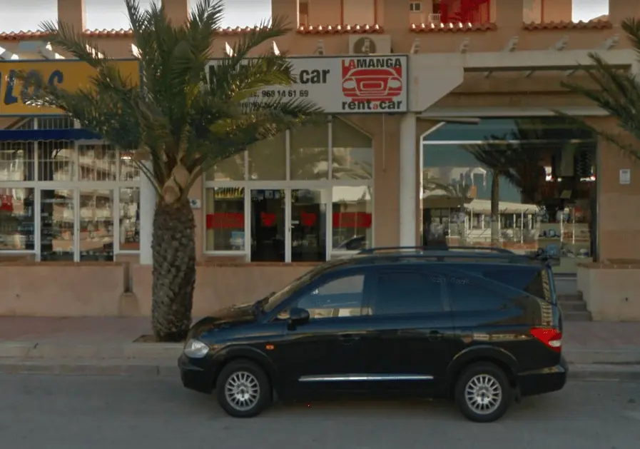 Fachada de La Manga Rent a Car en el Edificio Copacabana II